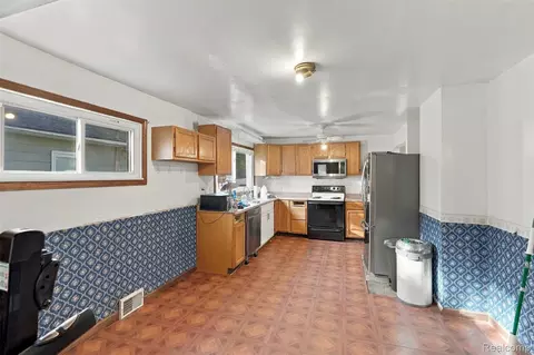 Entry Way - 751 E Hazelhurst St, Ferndale, MI 48220 photo 1 of 1