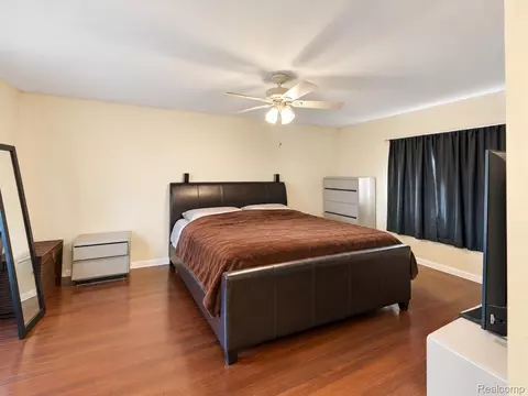 Bedroom - 751 E Hazelhurst St, Ferndale, MI 48220 photo 2 of 4