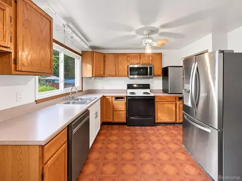 Kitchen - 751 E Hazelhurst St, Ferndale, MI 48220 photo 1 of 1
