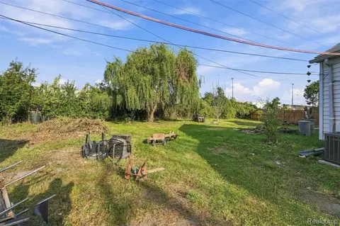 Exterior - 751 E Hazelhurst St, Ferndale, MI 48220 photo 3 of 4
