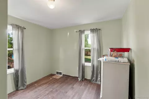 Bedroom - 751 E Hazelhurst St, Ferndale, MI 48220 photo 4 of 4