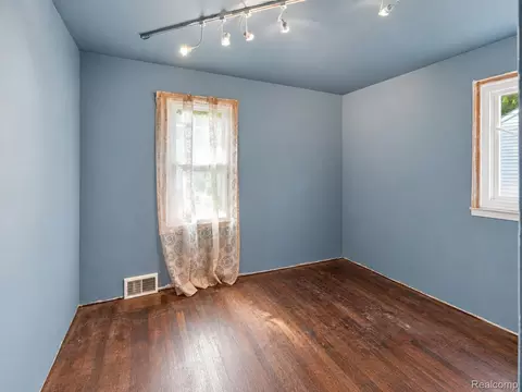 Bedroom - 751 E Hazelhurst St, Ferndale, MI 48220 photo 3 of 4