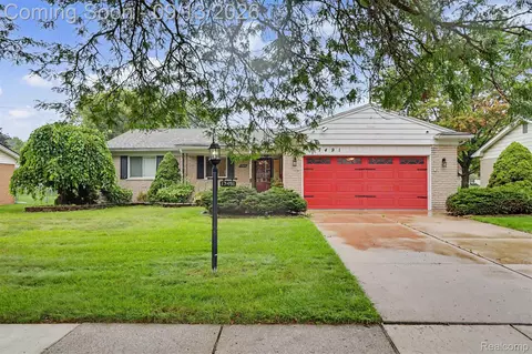 17491 Woodside St, Livonia, MI 48152