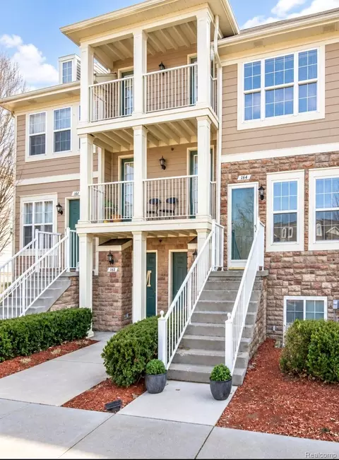 164 Park Green Dr, Lake Orion, MI 48362