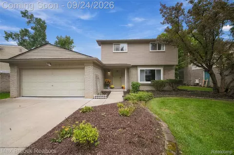 30023 Rock Creek Dr, Southfield, MI 48076