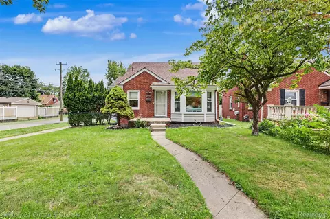 8182 Grayfield St, Dearborn Heights, MI 48127