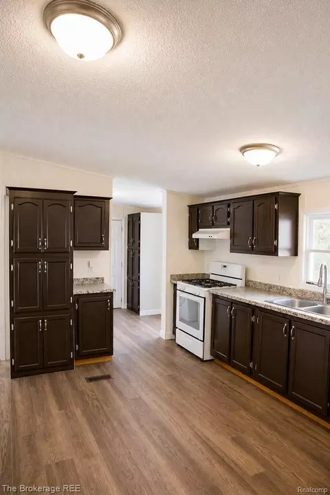Kitchen - 9449 W Bart, Springfield, MI 48350 photo 2 of 2