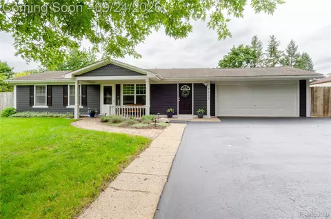 6213 Rowley Blvd, Waterford, MI 48329