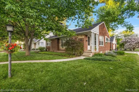 16051 Amherst Ave, Beverly Hills, MI 48025
