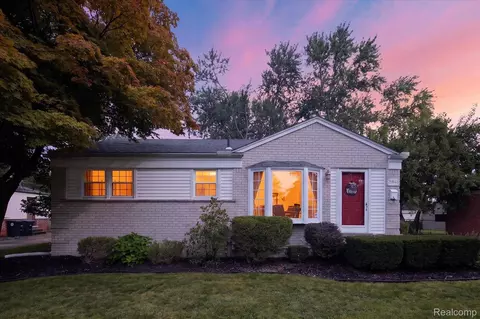 29848 Hathaway St, Livonia, MI 48150