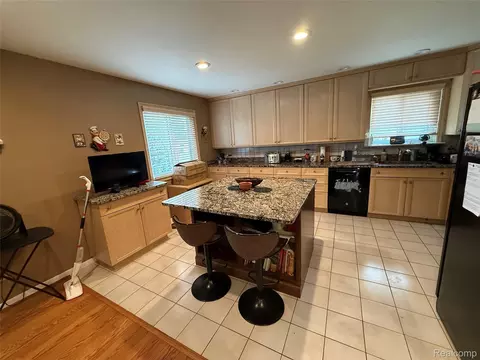 Kitchen - 5347 Parent Ave, Warren, MI 48092 photo 3 of 4