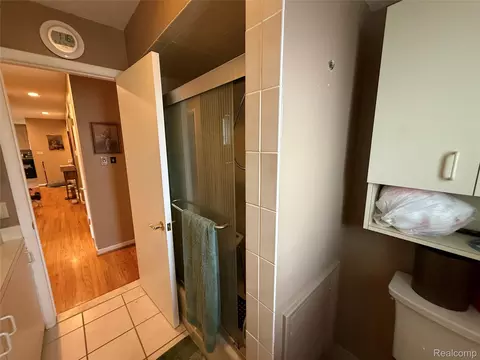Bath - 5347 Parent Ave, Warren, MI 48092 photo 1 of 2