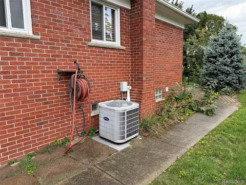 Exterior - 5347 Parent Ave, Warren, MI 48092 photo 5 of 8