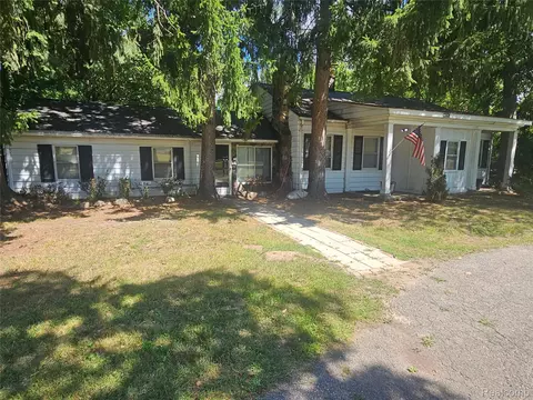 23820 Lee Baker Dr, Southfield, MI 48075