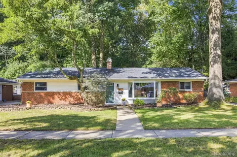 18329 Norwich Rd, Livonia, MI 48152