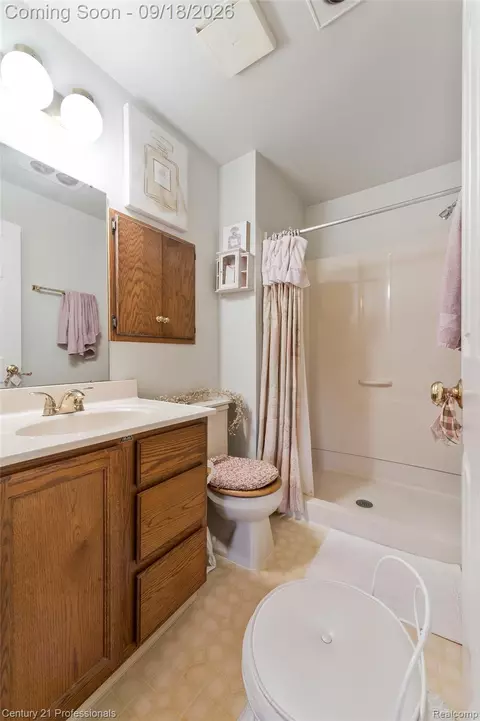 Bath - 1875 Fordham Dr, Troy, MI 48098 photo 6 of 6