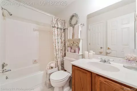 Bath - 1875 Fordham Dr, Troy, MI 48098 photo 4 of 6