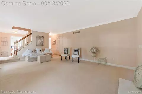 Living - 1875 Fordham Dr, Troy, MI 48098 photo 2 of 5