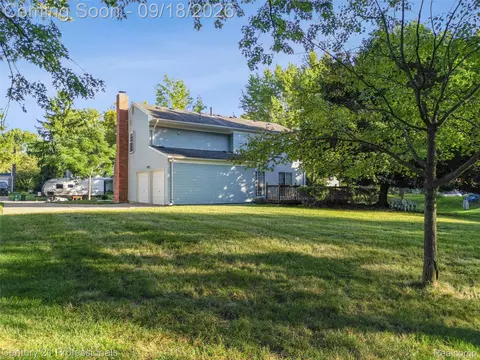 Exterior - 1875 Fordham Dr, Troy, MI 48098 photo 7 of 10