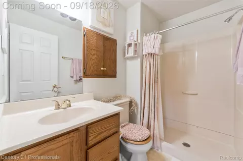 Bath - 1875 Fordham Dr, Troy, MI 48098 photo 5 of 6