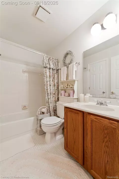 Bath - 1875 Fordham Dr, Troy, MI 48098 photo 3 of 6