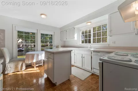 Kitchen - 1875 Fordham Dr, Troy, MI 48098 photo 2 of 5