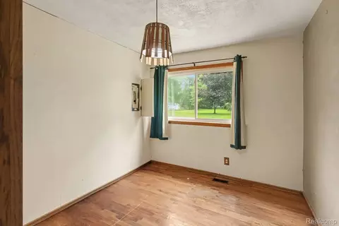 Bedroom - 5118 Berneda Dr, Flint, MI 48506 photo 2 of 3