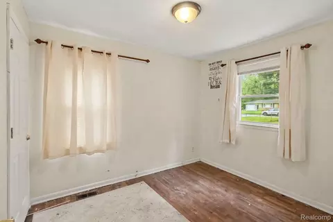 Bedroom - 5118 Berneda Dr, Flint, MI 48506 photo 1 of 3