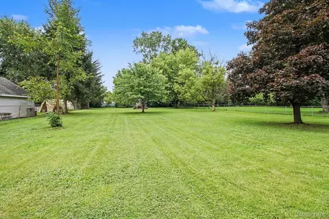 Exterior - 5118 Berneda Dr, Flint, MI 48506 photo 2 of 2