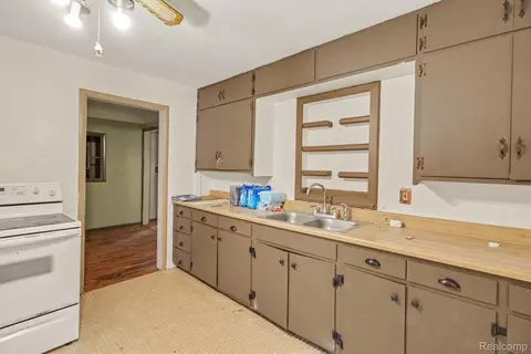Entry Way - 5118 Berneda Dr, Flint, MI 48506 photo 2 of 2