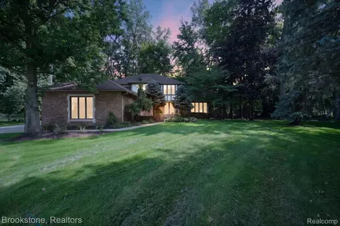 11390 Silverlake Ct, Shelby Township, MI 48317