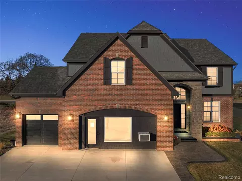 4042 Spring Meadows Dr, Sterling Heights, MI 48314