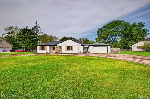 25275 Ravine St, Southfield, MI 48033