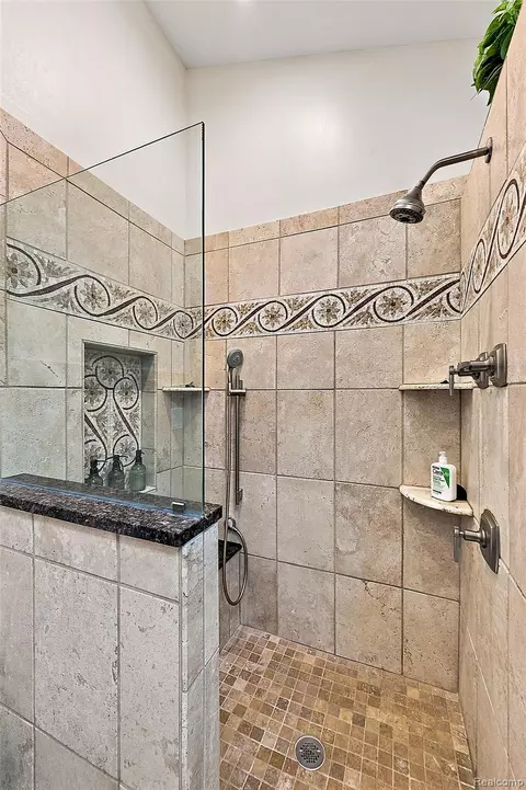 Bath - 367 Baldwin Rd, Birmingham, MI 48009 photo 3 of 4