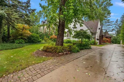 Exterior - 367 Baldwin Rd, Birmingham, MI 48009 photo 3 of 17