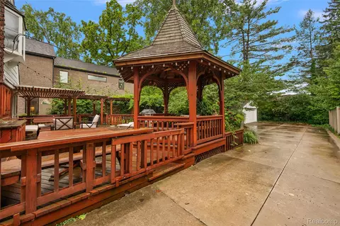 Exterior - 367 Baldwin Rd, Birmingham, MI 48009 photo 6 of 17