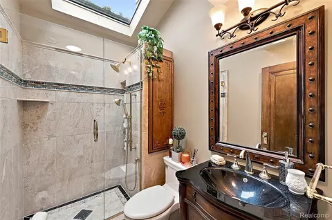 Bath - 367 Baldwin Rd, Birmingham, MI 48009 photo 4 of 4