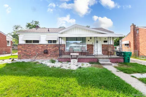 141 Lathers St, Garden City, MI 48135