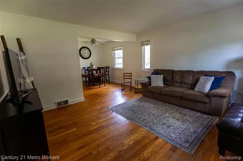 Living - 1984 Graefield Rd, Birmingham, MI 48009 photo 1 of 3