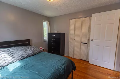 Bedroom - 1984 Graefield Rd, Birmingham, MI 48009 photo 2 of 3