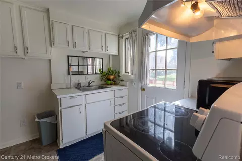 Kitchen - 1984 Graefield Rd, Birmingham, MI 48009 photo 1 of 3
