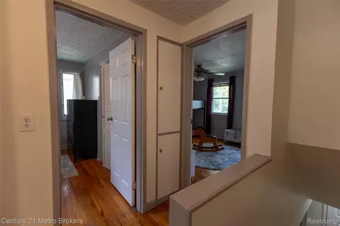 Entry Way - 1984 Graefield Rd, Birmingham, MI 48009 photo 3 of 4