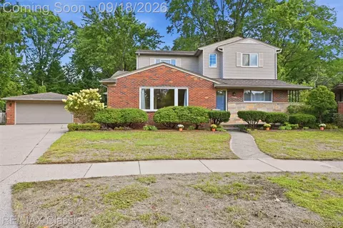34500 Grandon St, Livonia, MI 48150