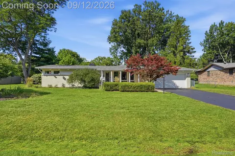 2644 Saint Joseph, West Bloomfield, MI 48324