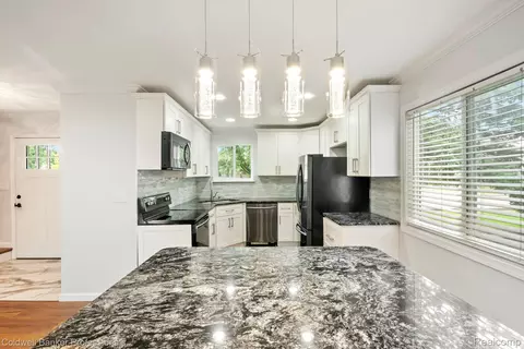 Kitchen - 2838 Roundtree Dr, Troy, MI 48083 photo 1 of 8