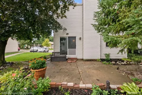 Exterior - 2838 Roundtree Dr, Troy, MI 48083 photo 6 of 7