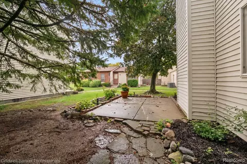 Exterior - 2838 Roundtree Dr, Troy, MI 48083 photo 7 of 7