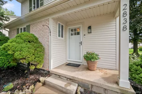 Exterior - 2838 Roundtree Dr, Troy, MI 48083 photo 4 of 7