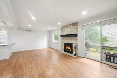 Living - 2838 Roundtree Dr, Troy, MI 48083 photo 4 of 8