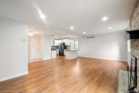 Living - 2838 Roundtree Dr, Troy, MI 48083 photo 5 of 8